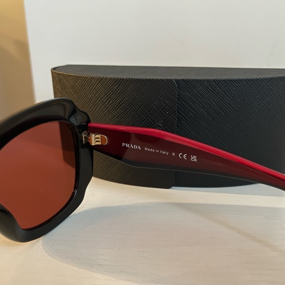 Prada Shades Black|Burg|Red main image 13